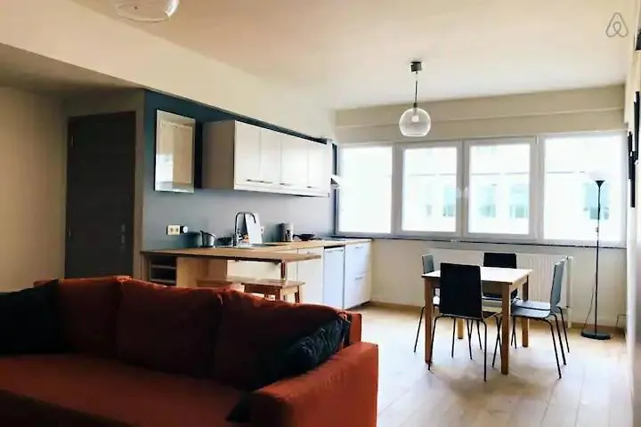 Appartement Entierement Renove Et Equipe De Deux Chambres Dans Le Quartier Schuman 布鲁塞尔